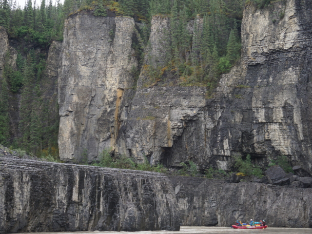 Raft Floats through redstone canyon on the redstone river